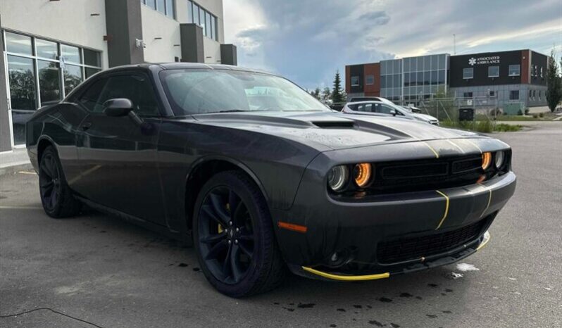 
								2017 Dodge Challenger SXT Plus full									