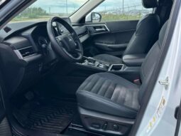 
										2024 Mitsubishi Outlander LE full									