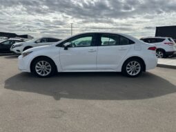 
										2022 Toyota Corolla LE full									