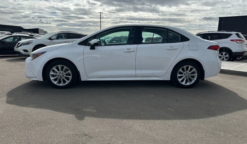 
								2022 Toyota Corolla LE full									