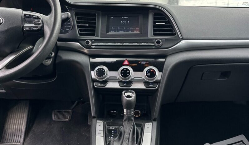 
								2020 Hyundai Elantra Essential full									
