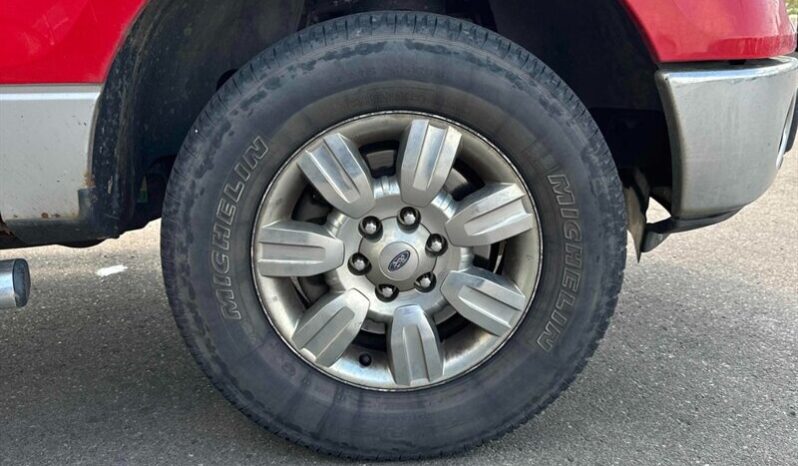 
								2011 Ford F-150 XLT full									