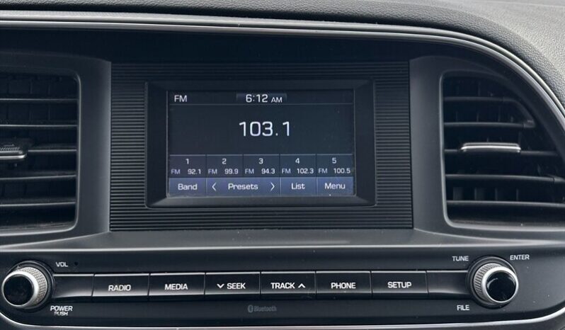
								2020 Hyundai Elantra Essential full									