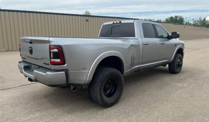 
								2021 RAM 3500 Laramie Dually Diesel Night Edition Aisin full									