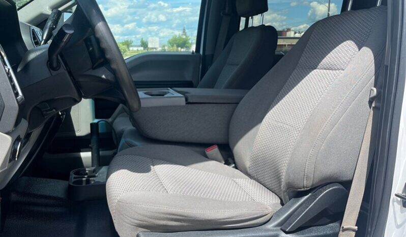 
								2017 Ford F-350 Super Duty XLT full									