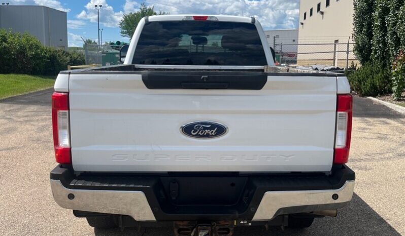 
								2017 Ford F-350 Super Duty XLT full									