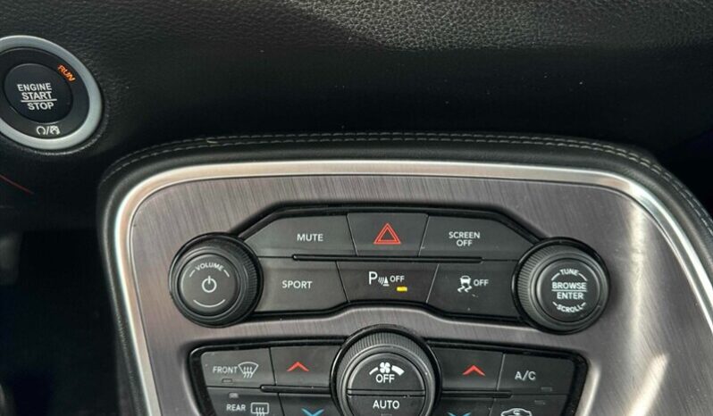 
								2017 Dodge Challenger SXT Plus full									