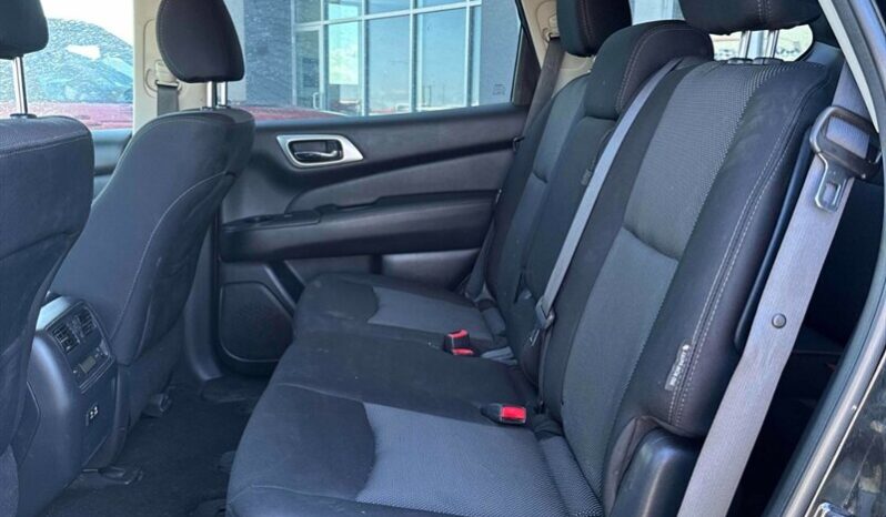 
								2020 Nissan Pathfinder SV Tech full									