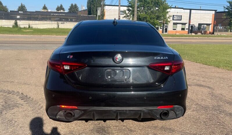 
								2017 Alfa Romeo Giulia Ti full									