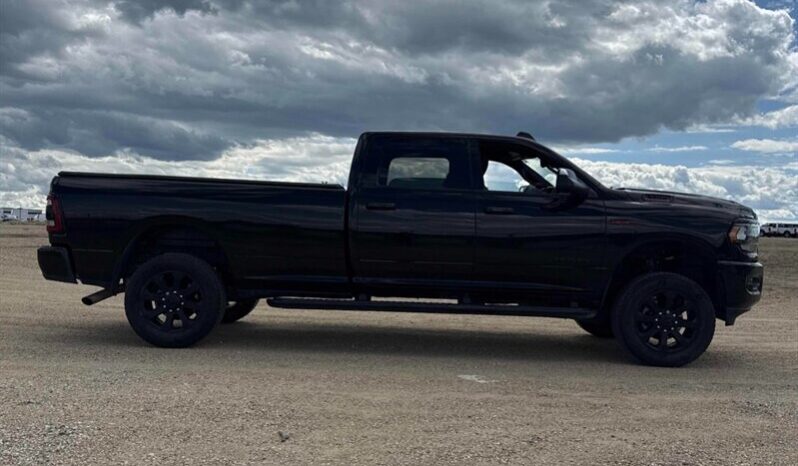 
								2022 RAM 3500 Big Horn Night Edition 8ft Box full									