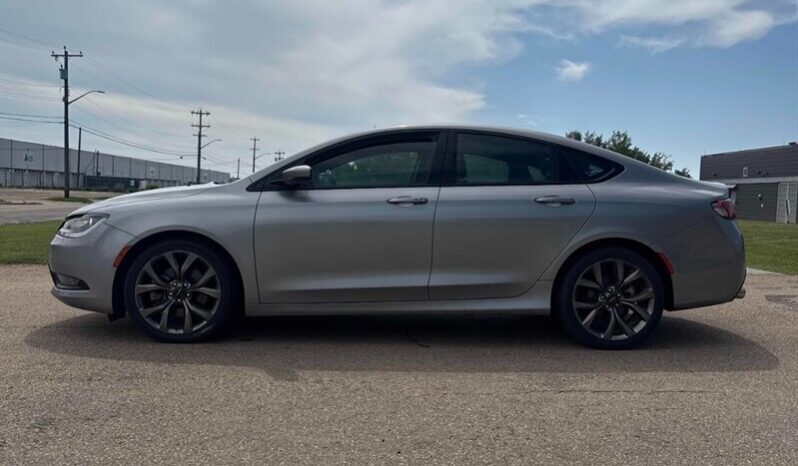 
								2016 Chrysler 200 S full									