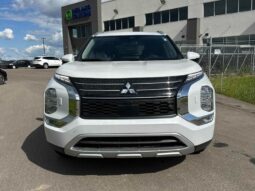 
										2024 Mitsubishi Outlander LE full									
