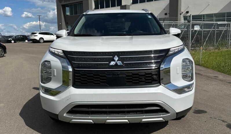 
								2024 Mitsubishi Outlander LE full									