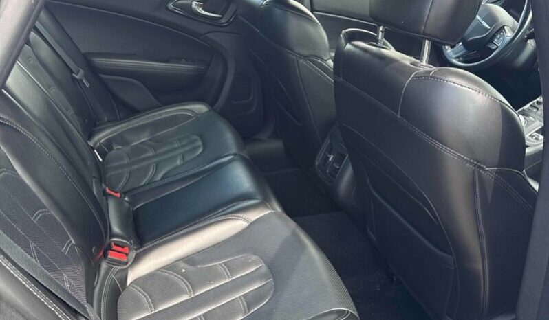 
								2016 Chrysler 200 S full									