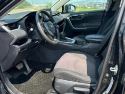 
										2019 Toyota RAV4 LE full									