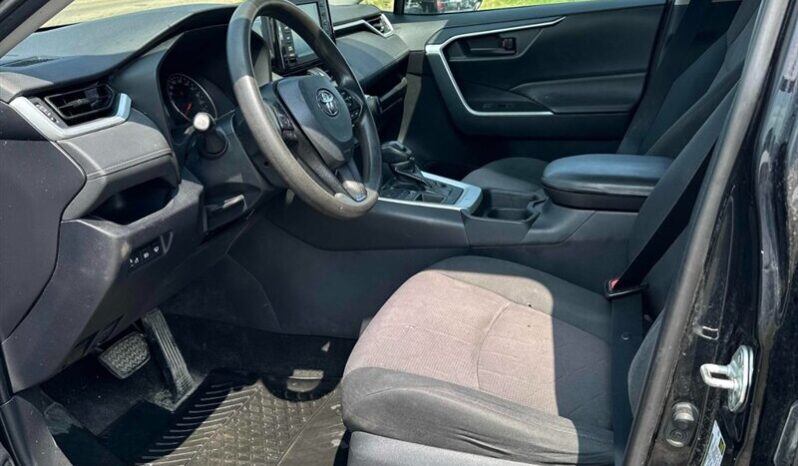 
								2019 Toyota RAV4 LE full									