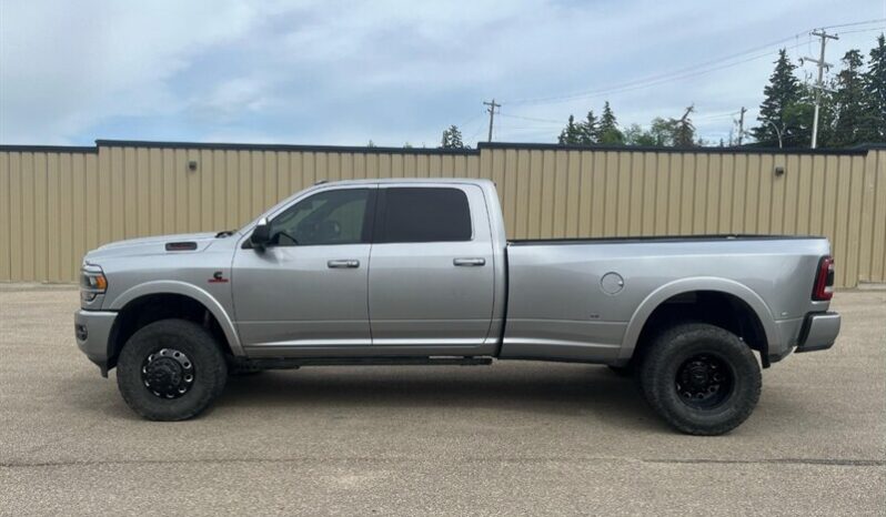 
								2021 RAM 3500 Laramie Dually Diesel Night Edition Aisin full									