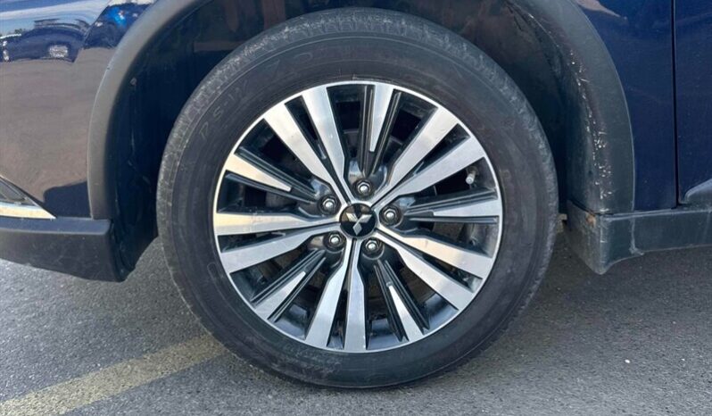 
								2020 Mitsubishi Outlander ES full									