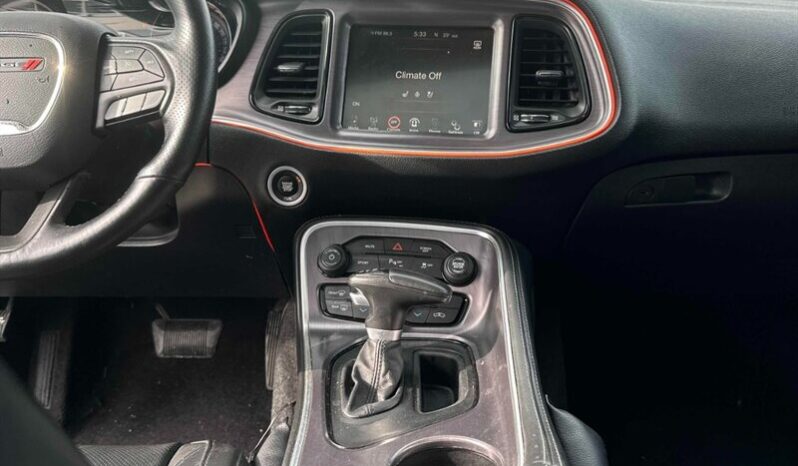 
								2017 Dodge Challenger SXT Plus full									