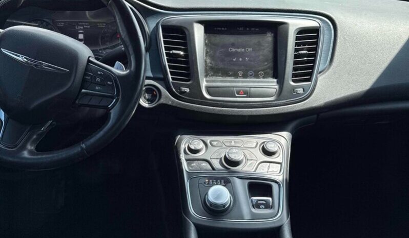 
								2016 Chrysler 200 S full									