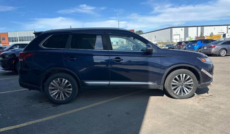 
								2020 Mitsubishi Outlander ES full									