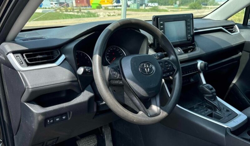 
								2019 Toyota RAV4 LE full									