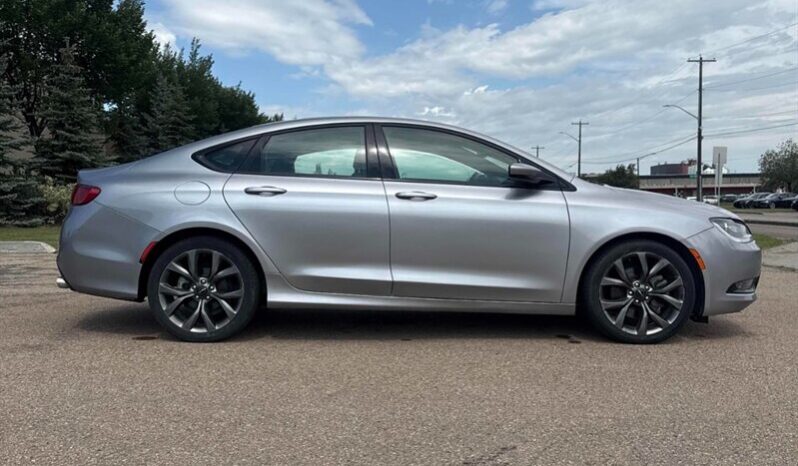 
								2016 Chrysler 200 S full									