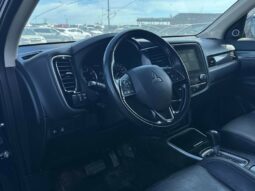 
										2020 Mitsubishi Outlander ES full									