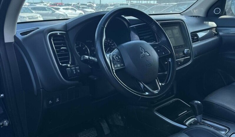 
								2020 Mitsubishi Outlander ES full									