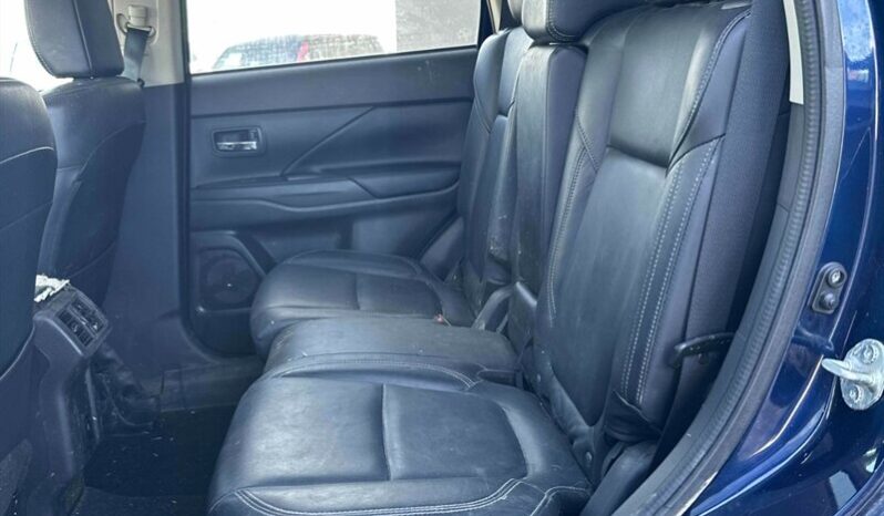 
								2020 Mitsubishi Outlander ES full									