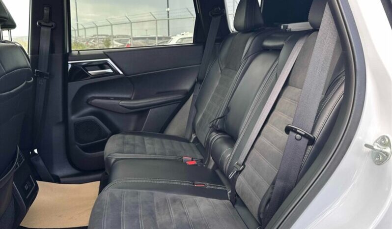 
								2024 Mitsubishi Outlander LE full									