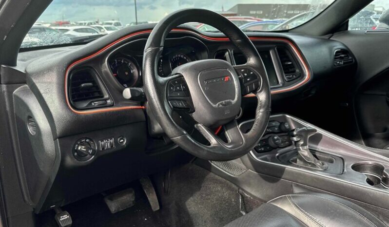 
								2017 Dodge Challenger SXT Plus full									