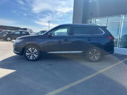 
										2020 Mitsubishi Outlander ES full									