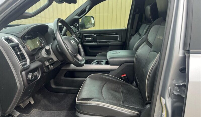 
								2021 RAM 3500 Laramie Dually Diesel Night Edition Aisin full									