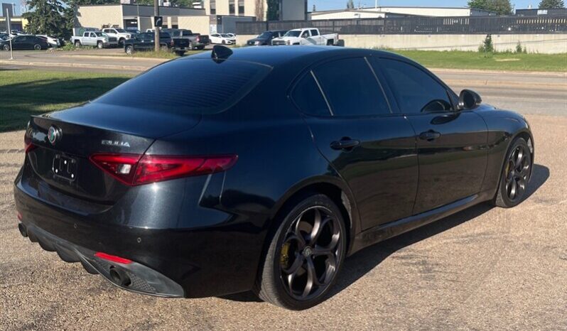 
								2017 Alfa Romeo Giulia Ti full									