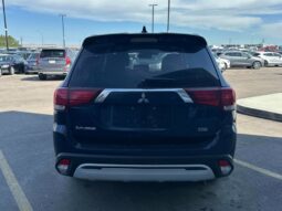 
										2020 Mitsubishi Outlander ES full									
