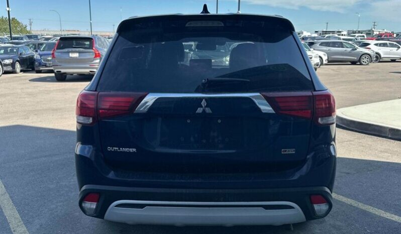 
								2020 Mitsubishi Outlander ES full									