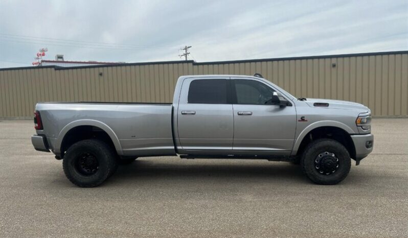 
								2021 RAM 3500 Laramie Dually Diesel Night Edition Aisin full									