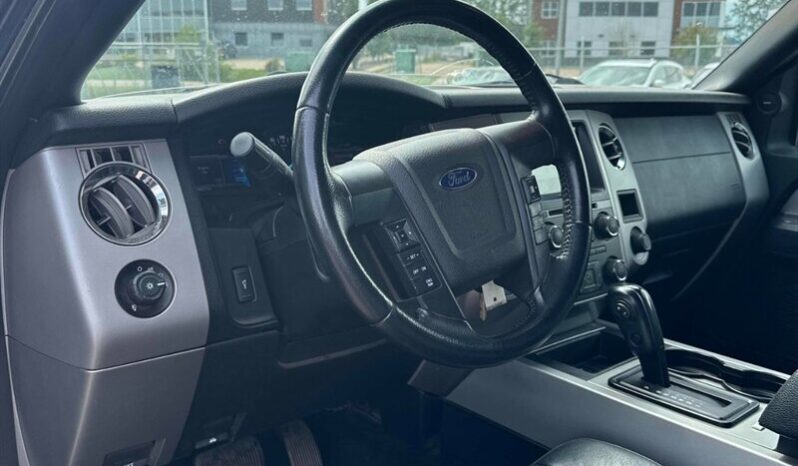 
								2017 Ford Expedition XLT full									