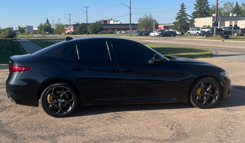
								2017 Alfa Romeo Giulia Ti full									