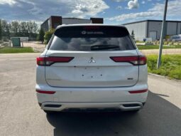 
										2024 Mitsubishi Outlander LE full									