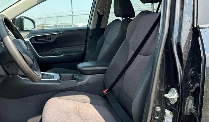 
								2019 Toyota RAV4 LE full									