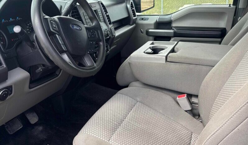 
								2017 Ford F-150 XLT full									