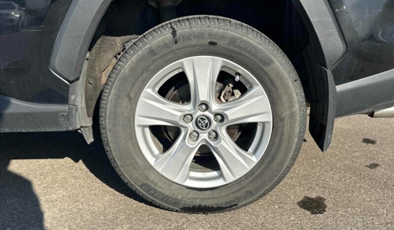 
								2019 Toyota RAV4 LE full									