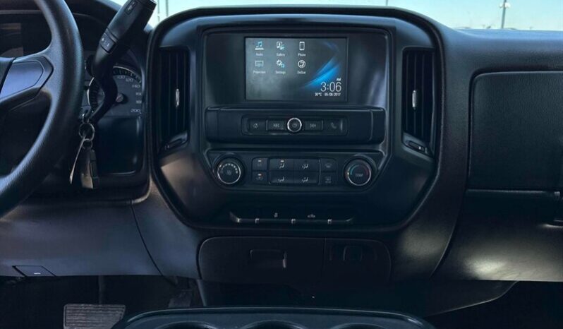 
								2018 Chevrolet Silverado 1500 Custom full									