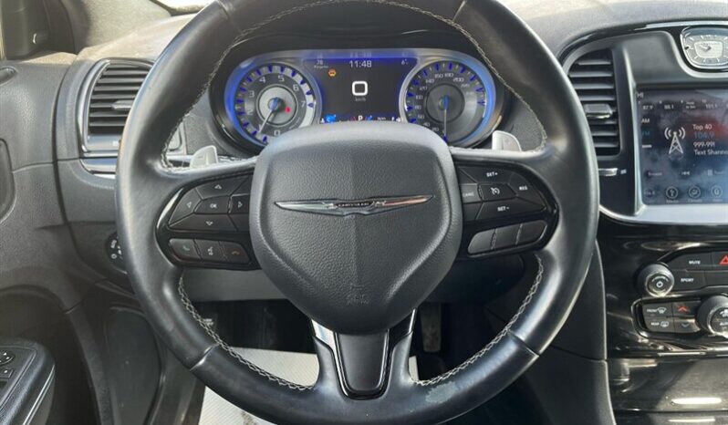 
								2018 Chrysler 300 Series S full									