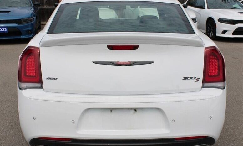 
								2023 Chrysler 300 Series S full									