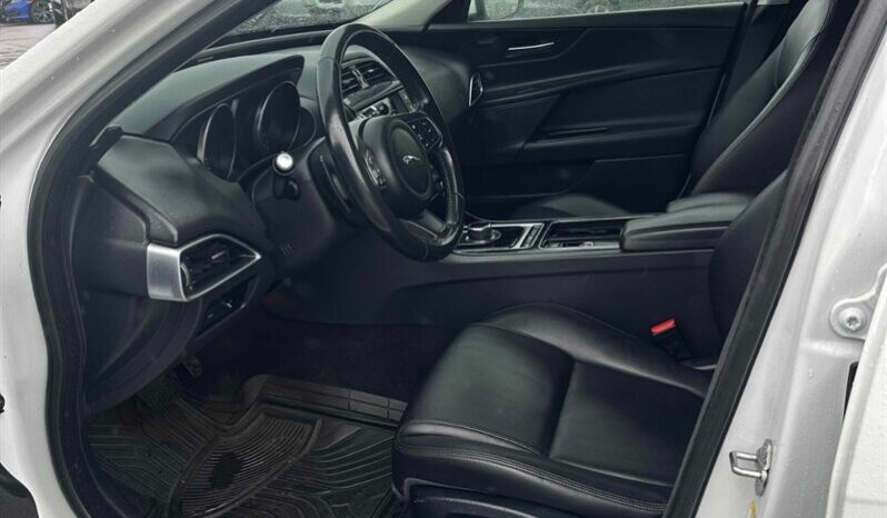 
								2018 Jaguar XE 25t Premium full									
