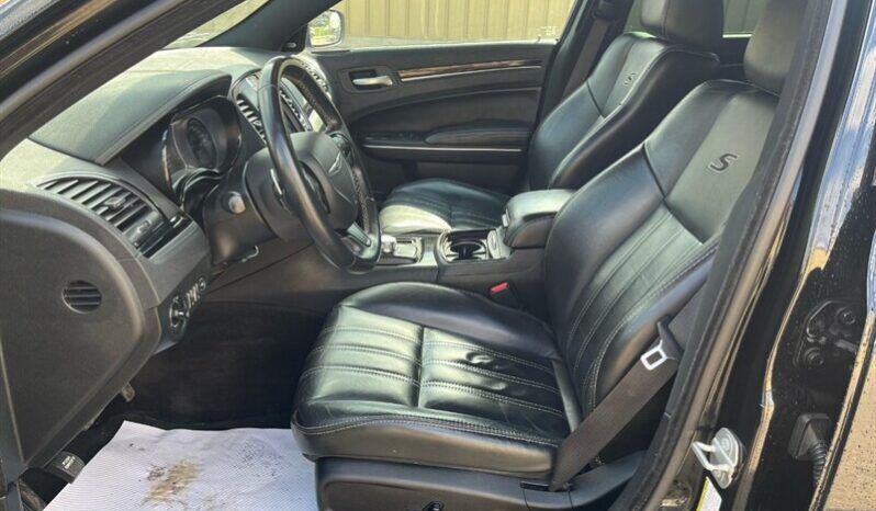 
								2018 Chrysler 300 Series S full									