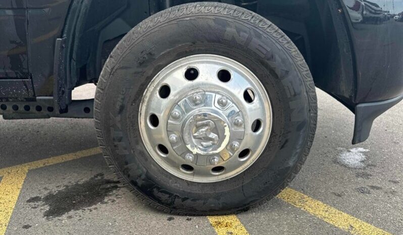 
								2020 RAM 3500 Big Horn Night Edition Dually Diesel full									